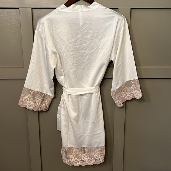 Flora Nikrooz Rosa Charmeuse Kimono Robe in Ivory Satin Size Small - Picture 13 of 15